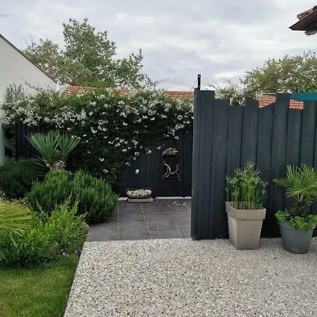 아파트 T2 Sur Le Jardin *